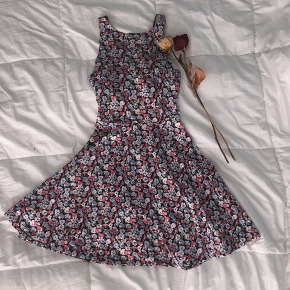 Hollister Dresses & Skirts - Hollister Floral Spring Dress
